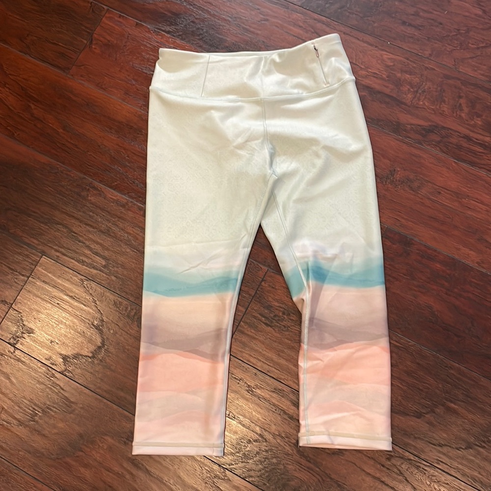 Calia by Carie Underwood size medium capri leggings